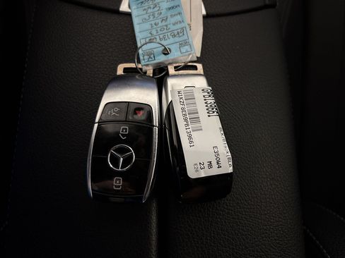 Used 2023 Mercedes-Benz E 350 4MATIC Sedan image 33