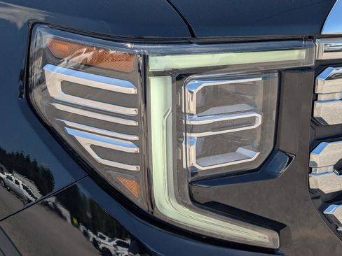 Used 2025 GMC Sierra 1500 Denali w/ Technology Package AWD/4WD image 5