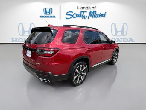 Certified 2023 Honda Pilot Touring image 7