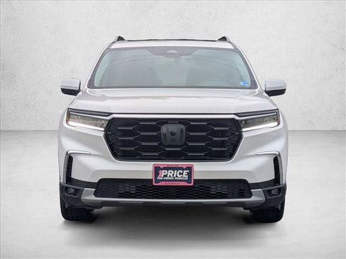 Used 2025 Honda Pilot Touring image 2