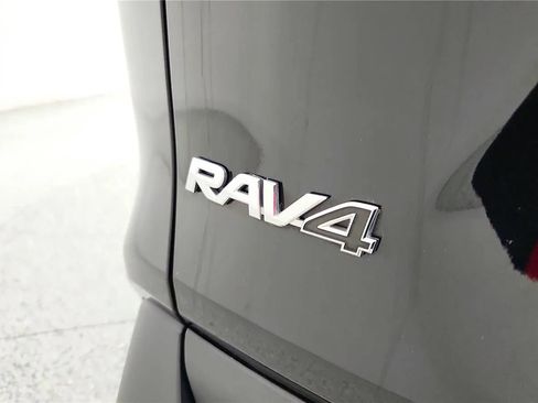 Used 2024 Toyota RAV4 XLE FWD image 17