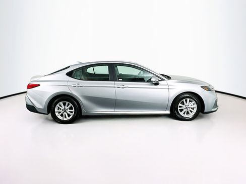 Used 2025 Toyota Camry LE image 10