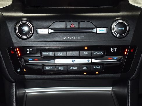 Used 2020 Ford Explorer XLT w/ Equipment Group 202A AWD/4WD image 34
