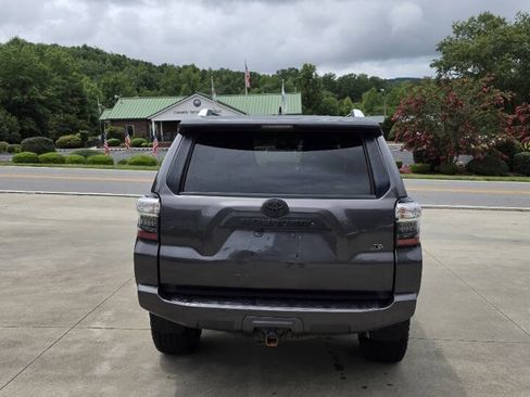 Used 2016 Toyota 4Runner SR5 RWD image 4