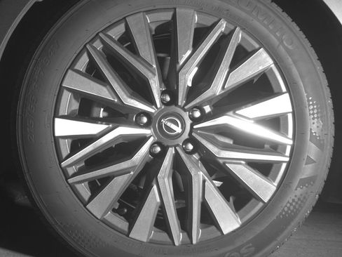 Used 2025 Nissan Altima 2.5 SV FWD image 12
