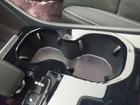 Certified 2024 Volvo C40 P8 Recharge Plus w/ Protection Package Premier RWD image 30