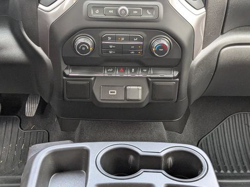 Used 2020 Chevrolet Silverado 1500 Custom w/ Custom Value Package RWD image 17