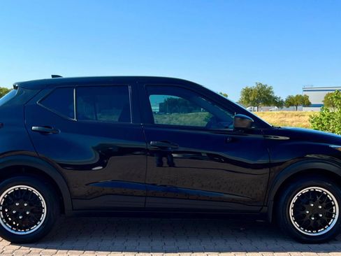 Used 2021 Nissan Kicks S w/ Interior Electronics Package FWD image 8