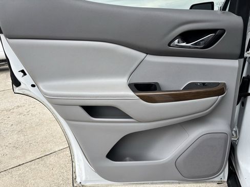 Used 2019 GMC Acadia SLE image 23