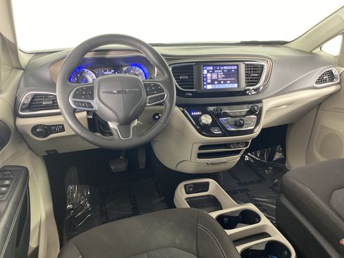 Used 2023 Chrysler Voyager LX FWD image 18