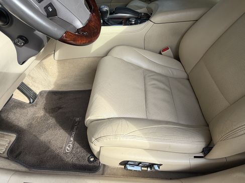 Used 2013 Lexus LS 460 w/ Comfort Pkg RWD image 17