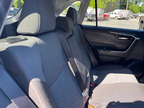 Used 2025 Toyota RAV4 XLE w/ Convenience Package FWD image 20
