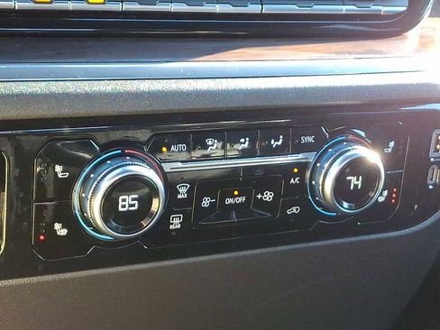 Used 2025 GMC Sierra 1500 SLT image 14