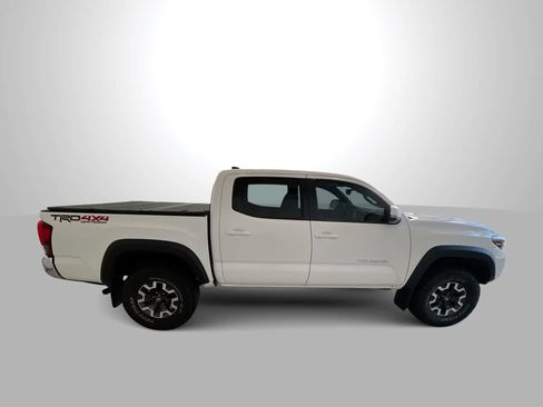 Certified 2019 Toyota Tacoma TRD Off-Road AWD/4WD image 9