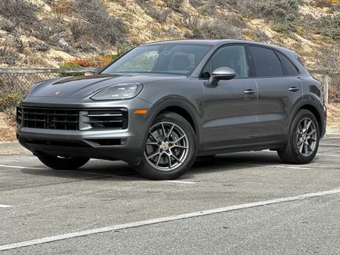 Certified 2024 Porsche Cayenne image 1