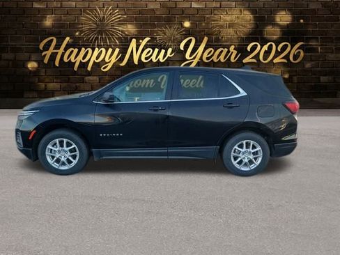 Used 2023 Chevrolet Equinox Premier image 2