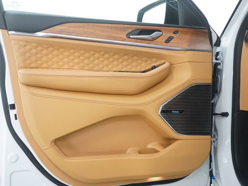 Used 2024 Jeep Grand Cherokee L Summit image 23