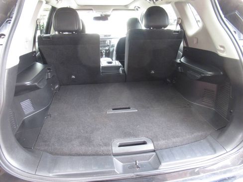 Used 2018 Nissan Rogue AWD image 13