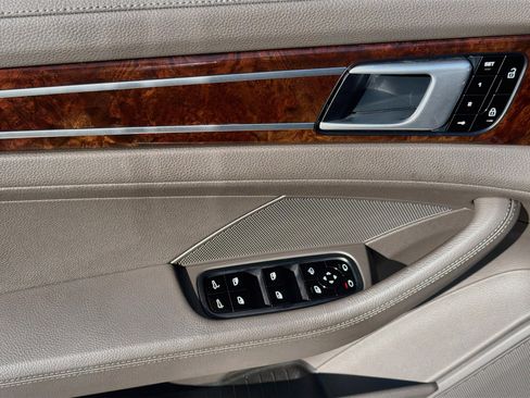 Used 2020 Porsche Panamera RWD image 17