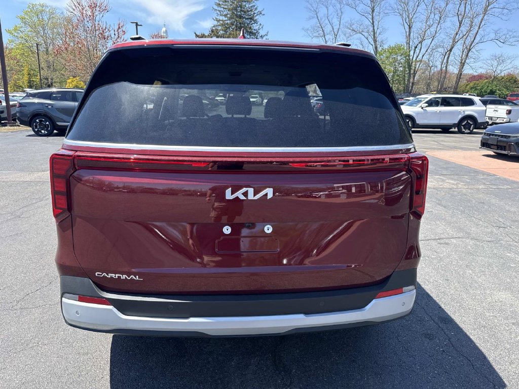 New 2026 Kia Carnival EX FWD image 3