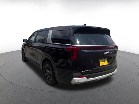 Used 2026 Kia Carnival FWD image 9
