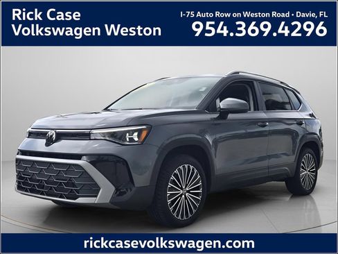 Certified 2026 Volkswagen Taos SE w/ Panoramic Sunroof Package FWD image 1