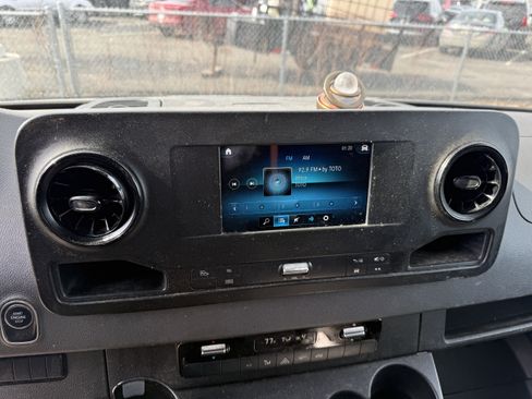 Used 2020 Mercedes-Benz Sprinter 2500 image 14