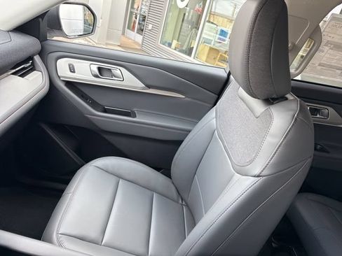 New 2026 Ford Explorer Active w/ Active Comfort Package AWD/4WD image 25