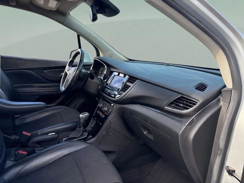 Used 2021 Buick Encore Preferred image 35