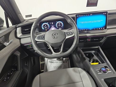 Certified 2025 Volkswagen Tiguan SE R-Line AWD/4WD image 16