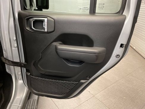 Certified 2023 Jeep Gladiator Sport AWD/4WD image 28