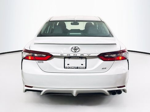 Used 2024 Toyota Camry SE w/ Convenience Package FWD image 4