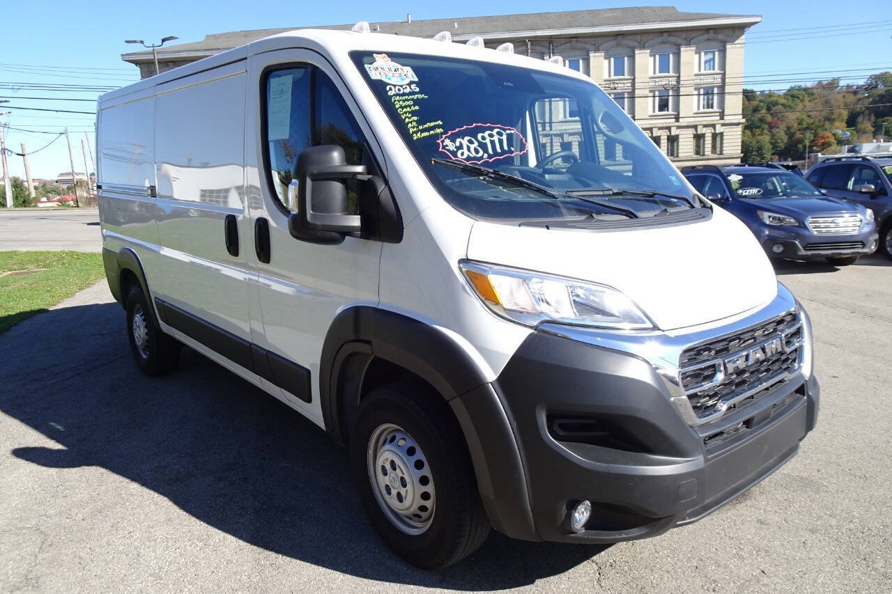 Used 2025 RAM ProMaster 2500 w/ U-Haul Equipment Group FWD image 4