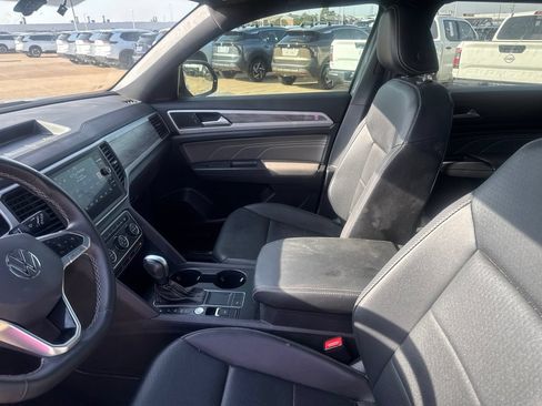 Used 2021 Volkswagen Atlas Cross Sport SE FWD image 41