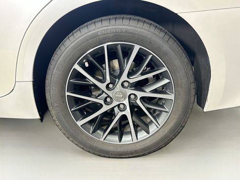 Used 2018 Lexus ES 350 w/ Luxury Package w/Wood Trim FWD image 11
