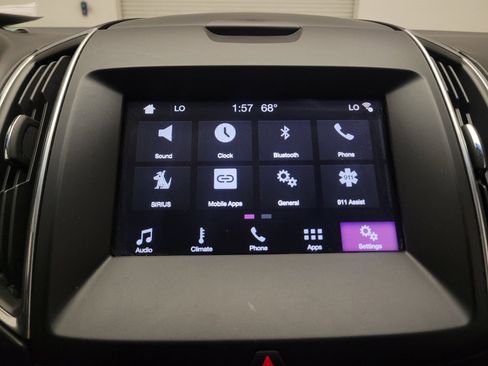 Used 2018 Ford Edge Titanium image 25