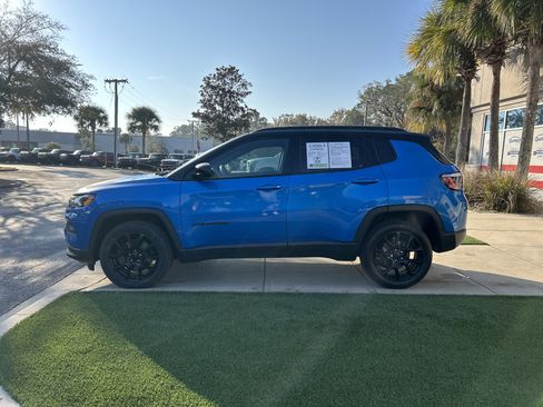 Used 2024 Jeep Compass Latitude w/ Convenience Group image 4