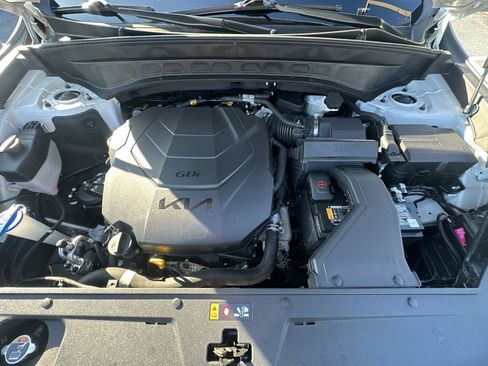 Used 2024 Kia Telluride EX w/ EX Captain's Chair Package image 34