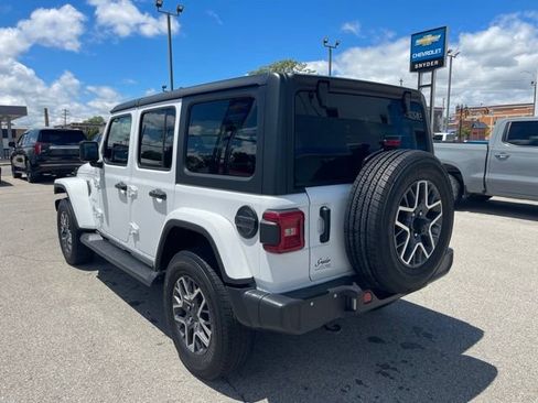Used 2024 Jeep Wrangler Unlimited Sahara AWD/4WD image 14