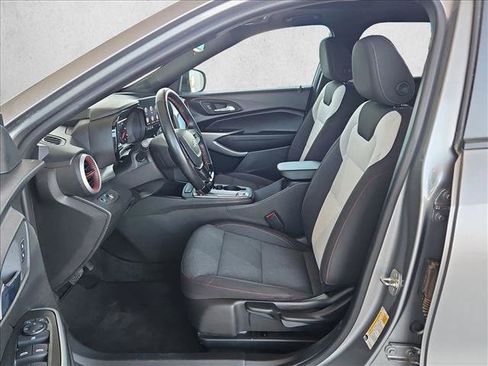Used 2024 Chevrolet Trax RS w/ Sunroof Package FWD image 16