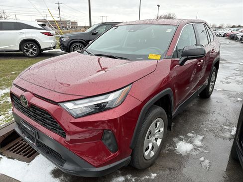 Used 2023 Toyota RAV4 LE image 4