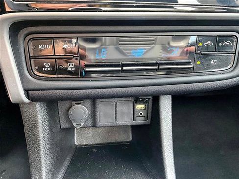 Used 2019 Toyota Corolla LE image 23