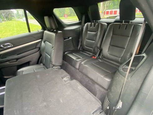 Used 2018 Ford Explorer XLT w/ Equipment Group 202A image 24