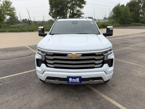 Used 2026 Chevrolet Silverado 1500 High Country w/ High Country Premium Package AWD/4WD image 2