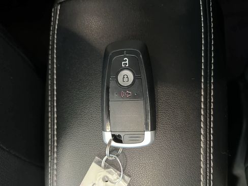 Used 2022 Ford Escape SE w/ SE Sport Appearance Package image 19