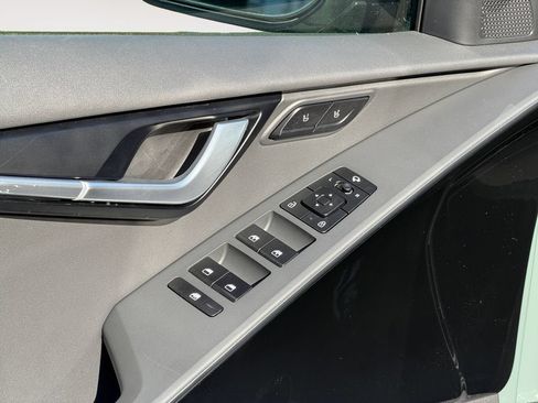 Used 2025 Kia Niro FWD image 22