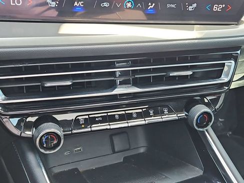 Certified 2024 Chevrolet Traverse LT FWD image 50