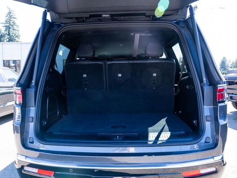 Used 2022 Jeep Wagoneer Series II AWD/4WD image 8