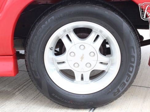 Used 2001 Chevrolet S10 Pickup Xtreme w/ Preferred Equipment Group image 32