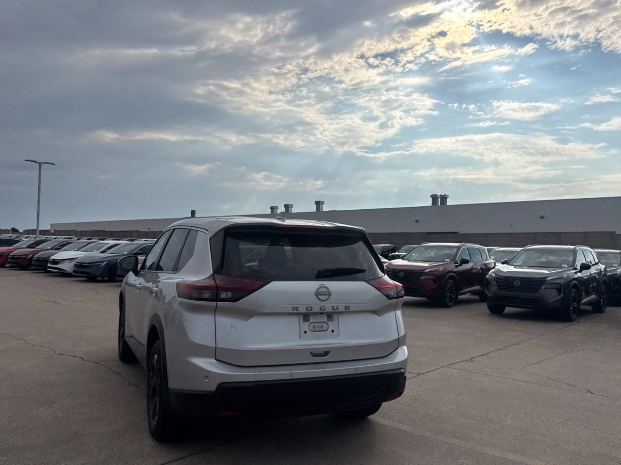 Certified 2025 Nissan Rogue SV FWD image 20